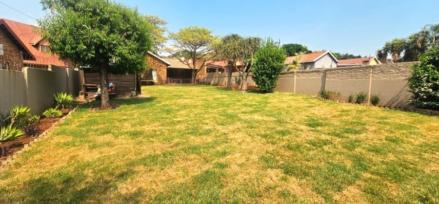 To Let 3 Bedroom Property for Rent in Safari Gardens North West